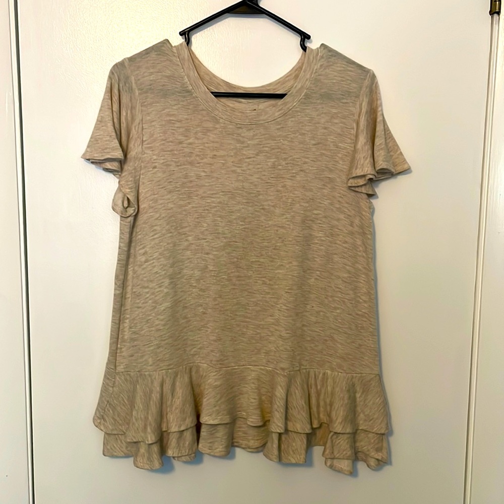 Alya Flutter Sleeve Ruffle Back Oatmeal Heathers Short Sleeve Top Francesca’s